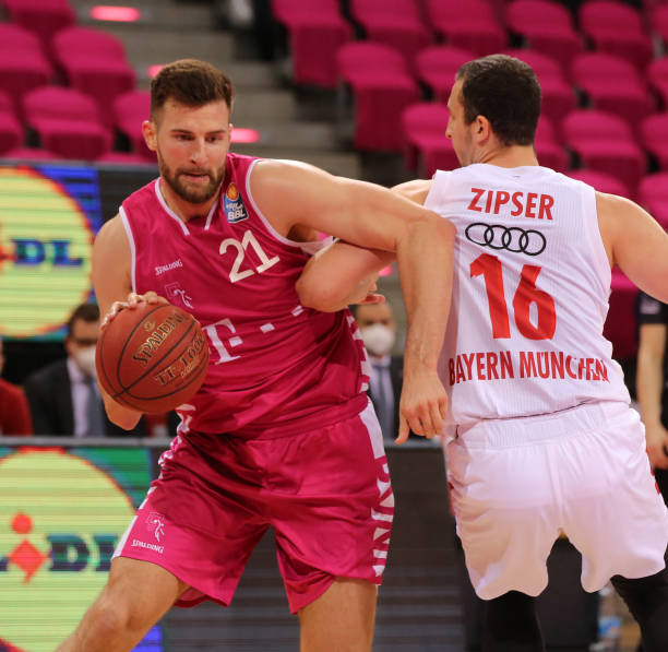 与汪海健坐 与汪海健坐